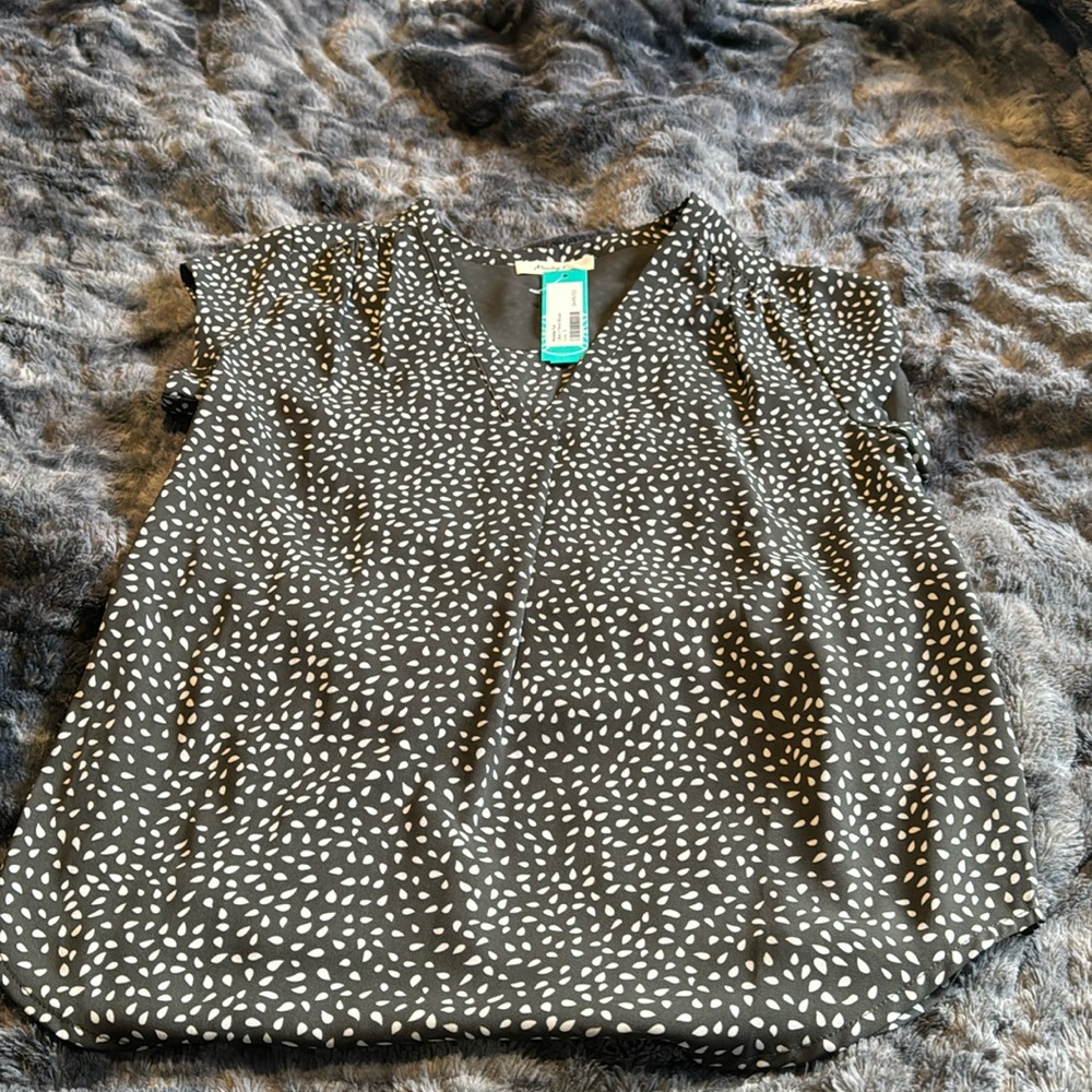 Monday Fun, size small gray, cap sleeve, blouse